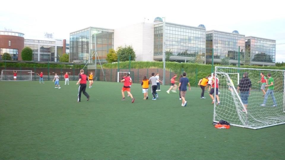 Actividades deportivas durante el campamento de inglés en verano