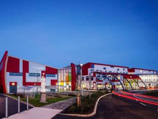 Colegios de Irlanda - Scoil na Tríonóide Naofa - Doon
