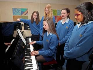 Colegios irlandeses - Colegios de Irlanda - Christ King Girls' Secondary School - Cork